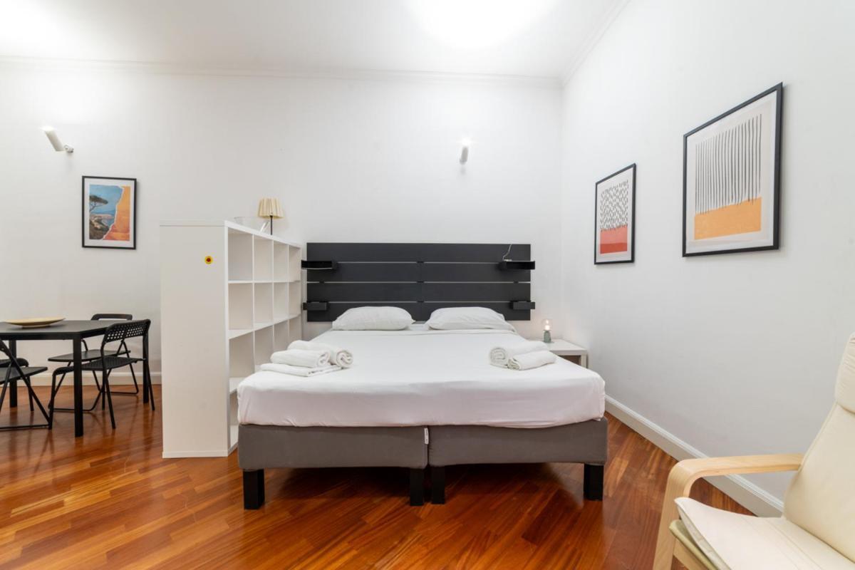 Via Atri 25 Apartment Naples Exterior photo